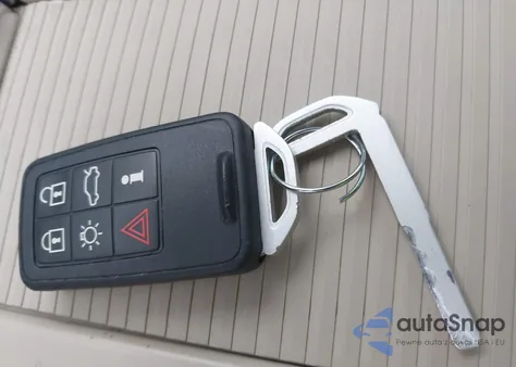 2014 Volvo S60 T5 z USA, uszkodzony, nr VIN YV1612FS6E2277494